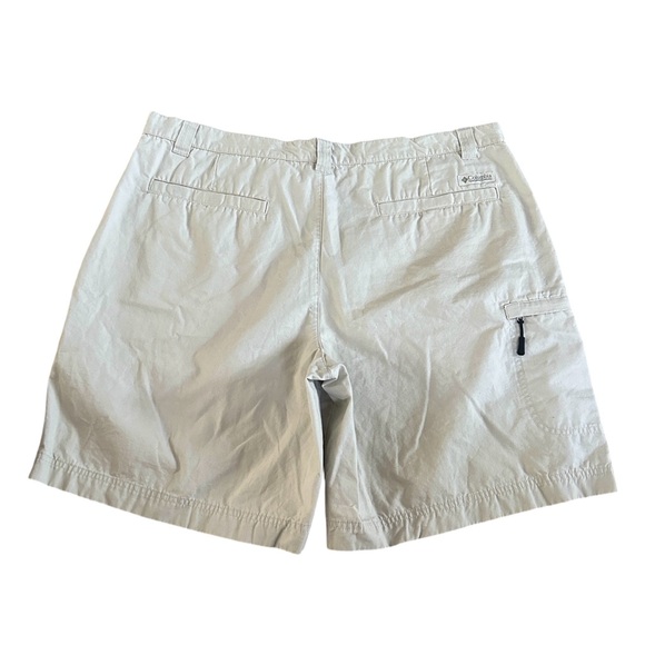 Men’s Columbia Flat Front Cargo Pocket Khaki‎ Shorts size 42 - Picture 2 of 4